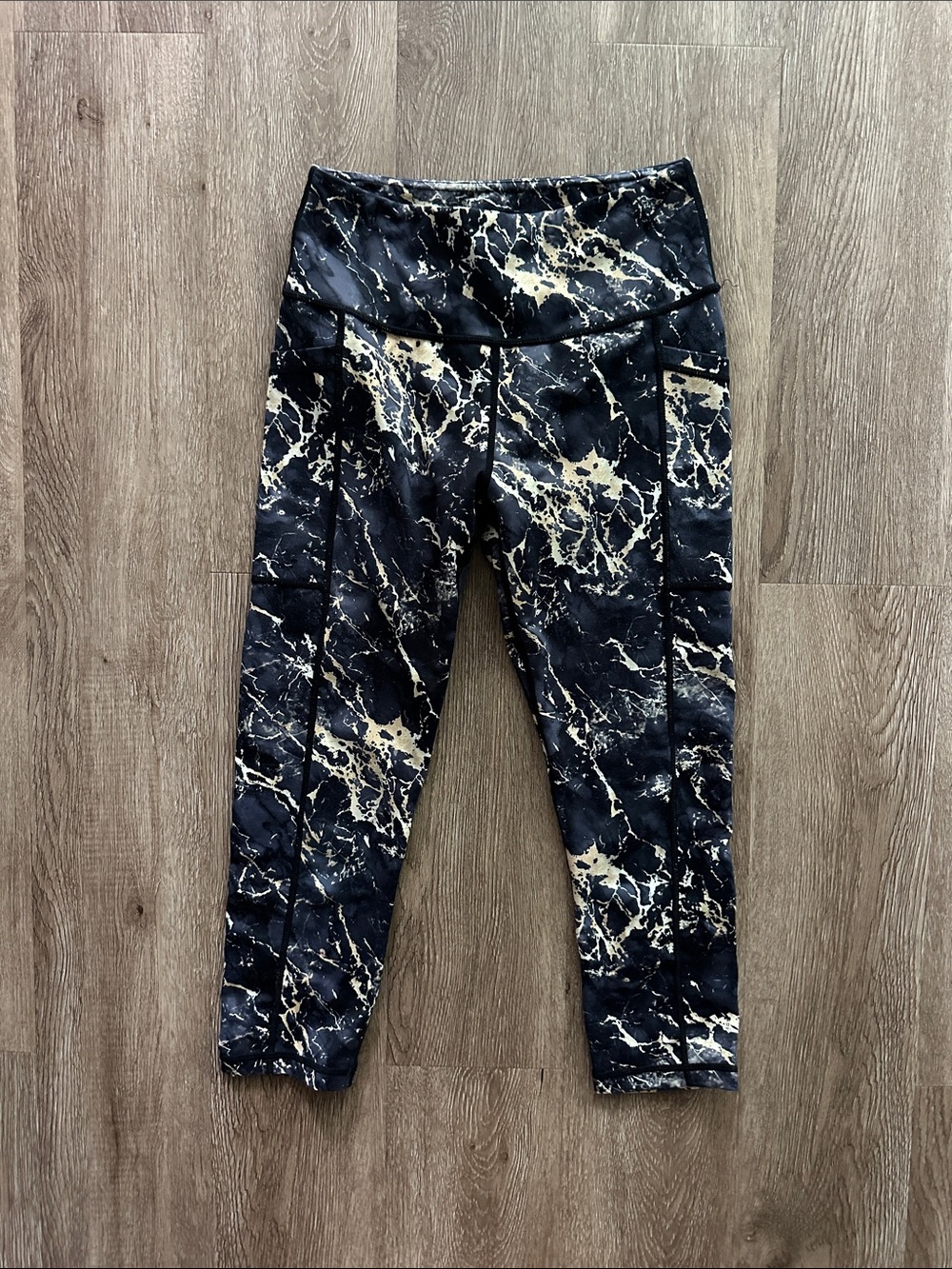 CVG Constantly Varied Gear Capri Leggings Gold Marble XS Pocket